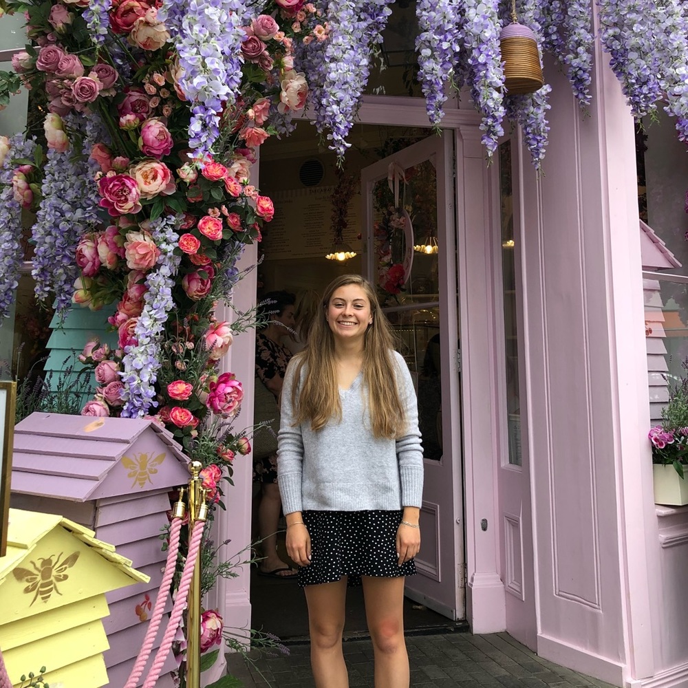 Meet your Posher, Izzy